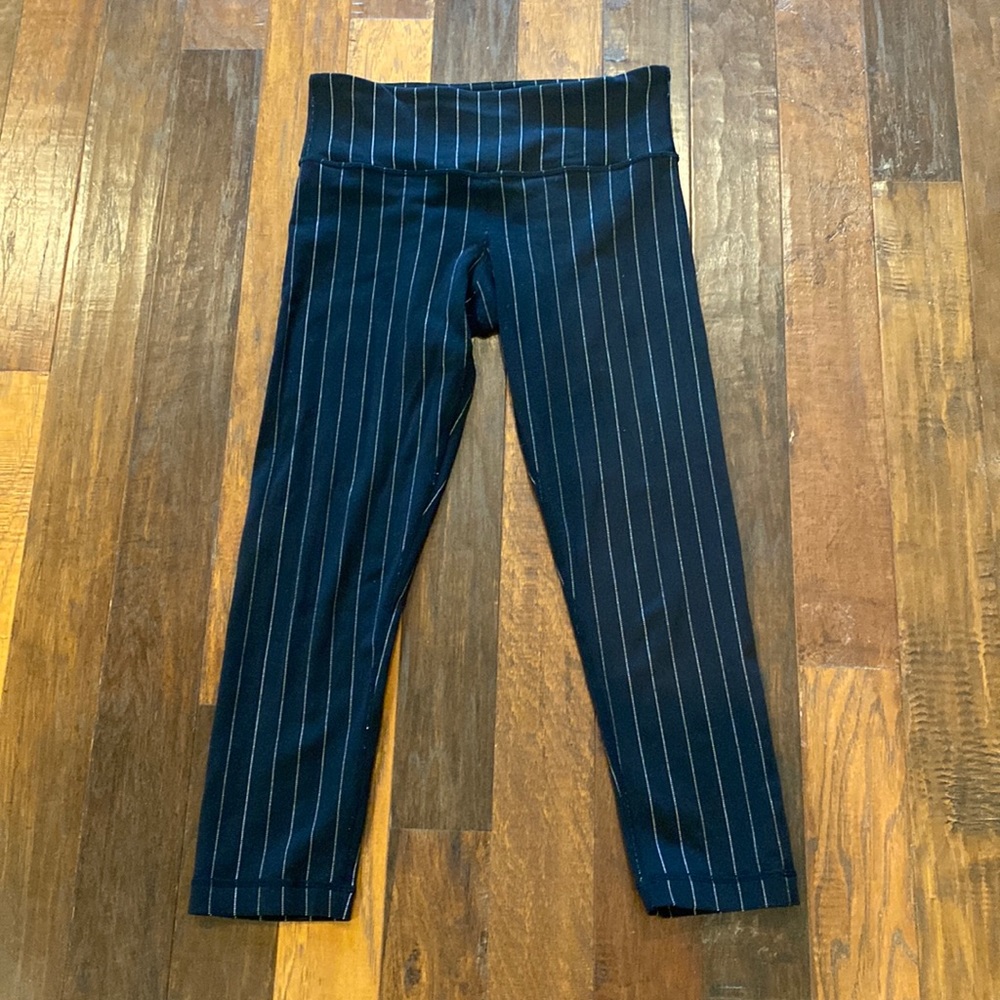 Gently Loved lululemon LOW RISE Wunder Under Crop Sz 4